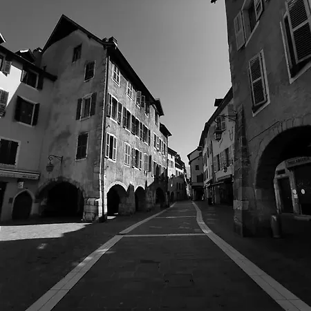 De Chiara A Apartment *